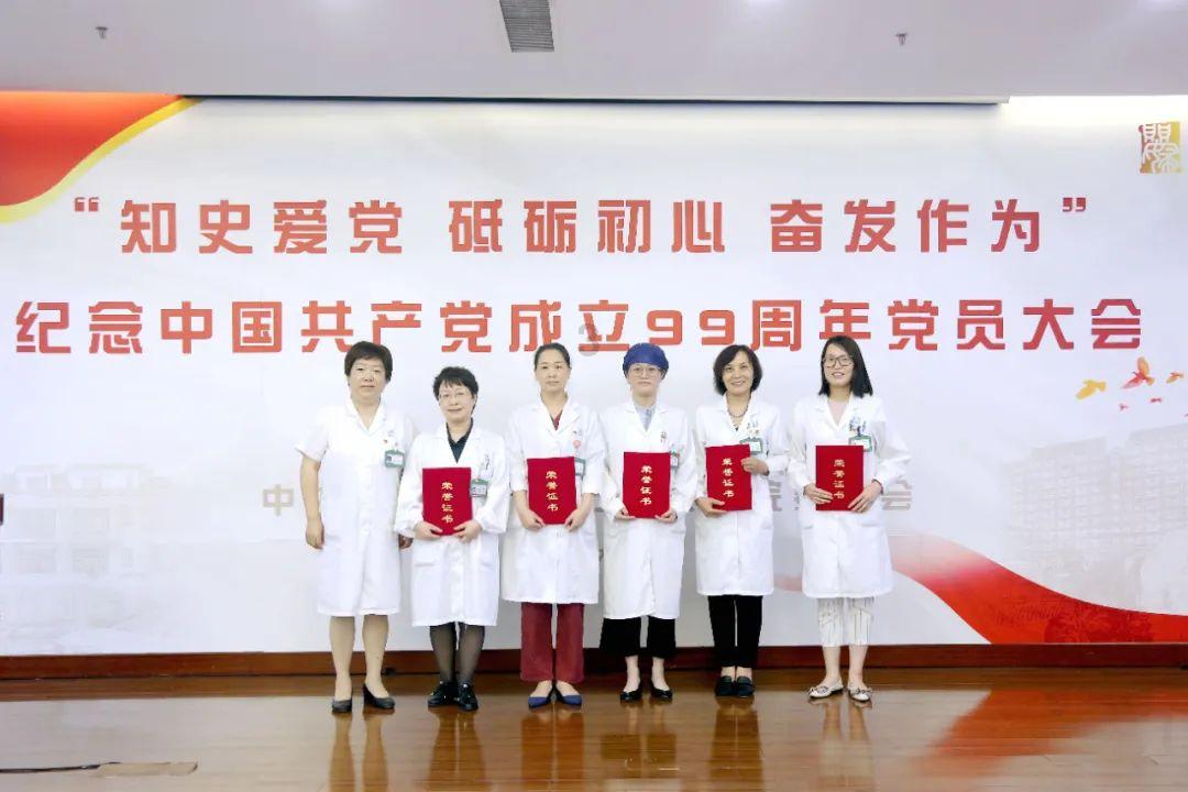 80岁再婚生子!一见钟情小50岁外国女,不顾阻挠买豪宅?